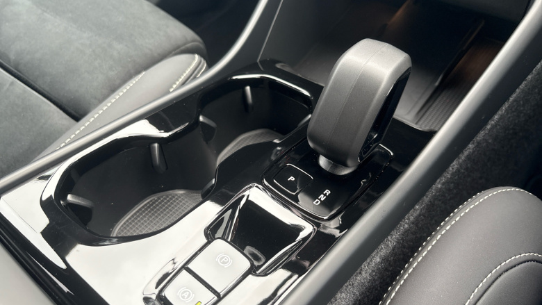 Volvo XC40 2.0 B3P Plus Black Edition 5dr Auto Petrol Estate